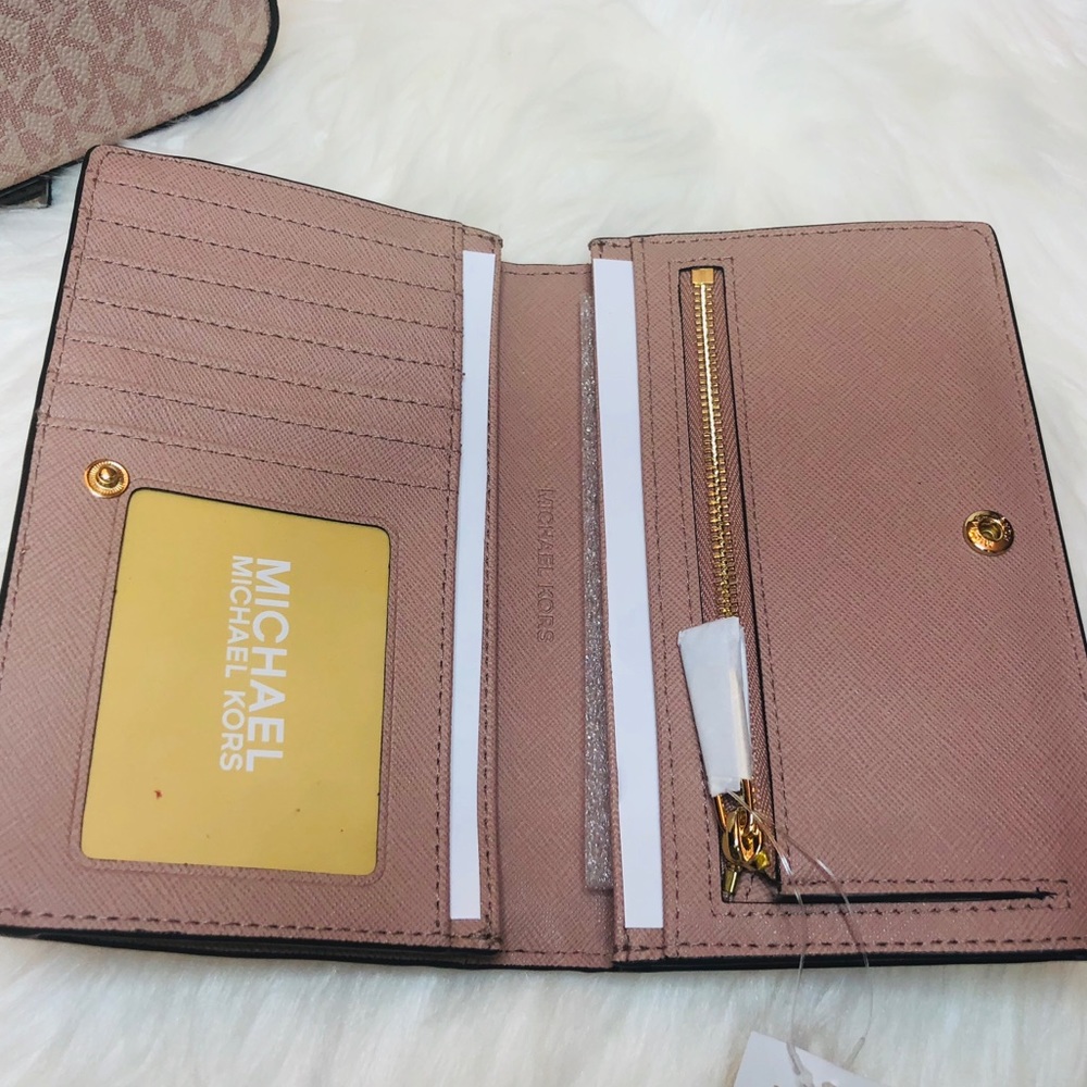 Michael Kors Jet Set Crossbody Wallet Set - Picture 5 of 8